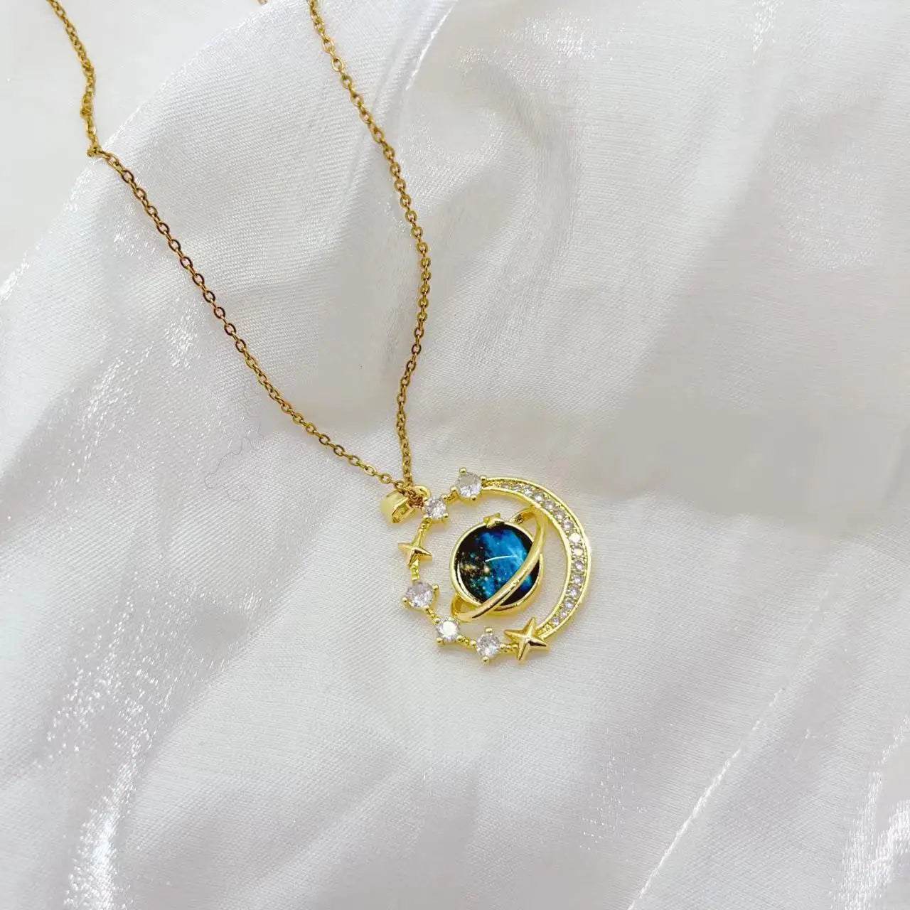 Exquisite Starry Sky Planet Light Luxury Temperament Necklace Star Moon Versatile Clavicle Chain Womens Christmas Jewelry Gift